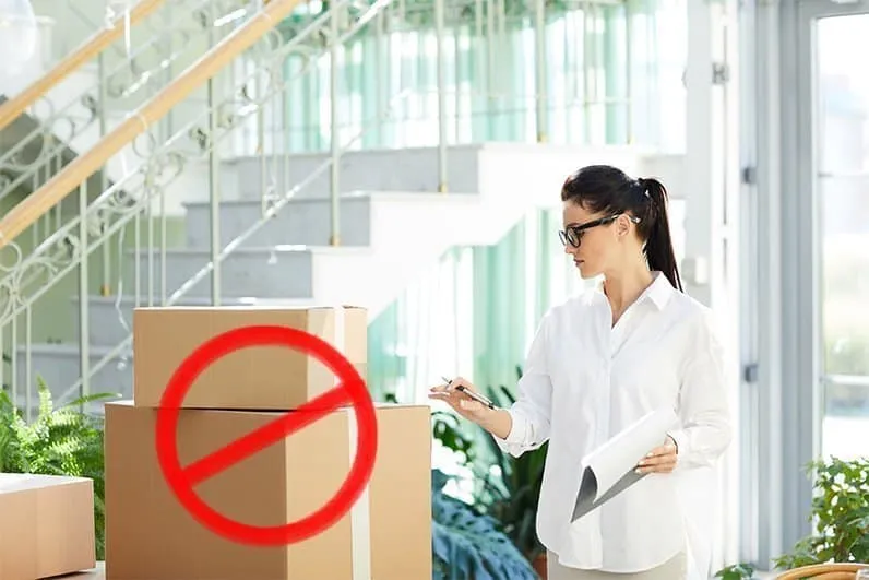 Mandatory VAT deregistration rules in the UAE, including thresholds, timelines, and FTA regulations for businesses